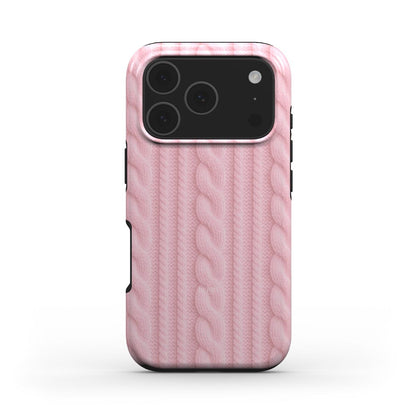 Trendy phone case with a pink, flerfarvet braided knit pattern, featuring a feminine and girly aesthetic inspired by cozy and stylish designs.