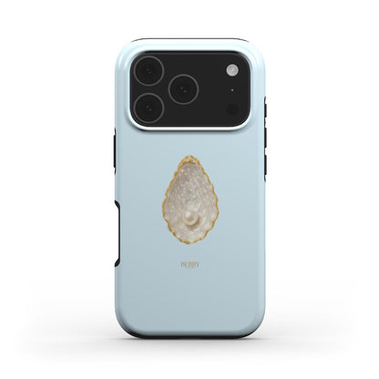 Trendy and feminine phone case in blue with a beige and gold pearly design, combining girly elegance with a popular aesthetic style.