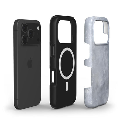 Trendy phone case in silver and gray tones with a sleek design, combining a modern aesthetic and feminine subtlety for an elegant, popular look.